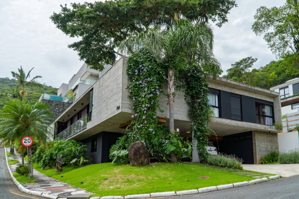 Casa 4 quartos para venda no bairro Barra em Balneário Camboriú