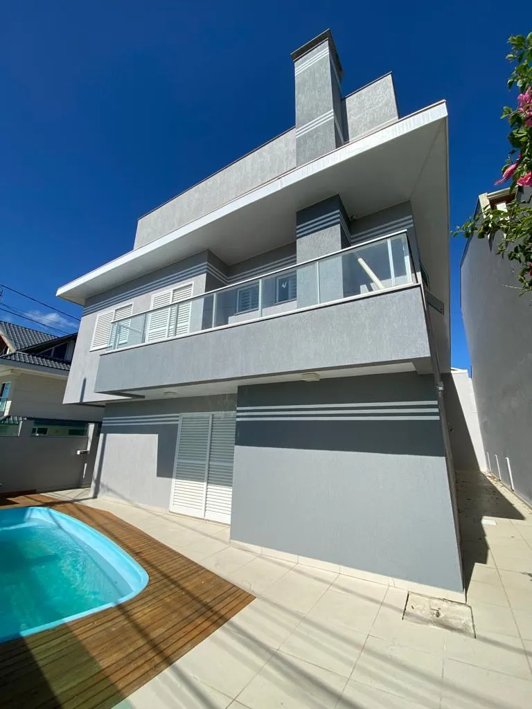 Casa para venda no bairro Meia Praia em Navegantes
