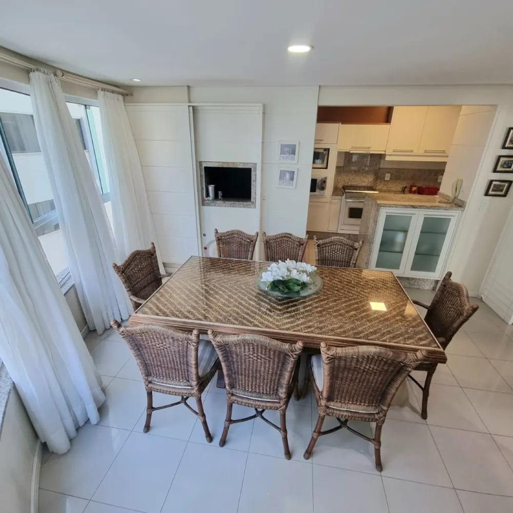 APARTAMENTO A VENDA NO CENTRO DE BALNEARIO CAMBORIU 