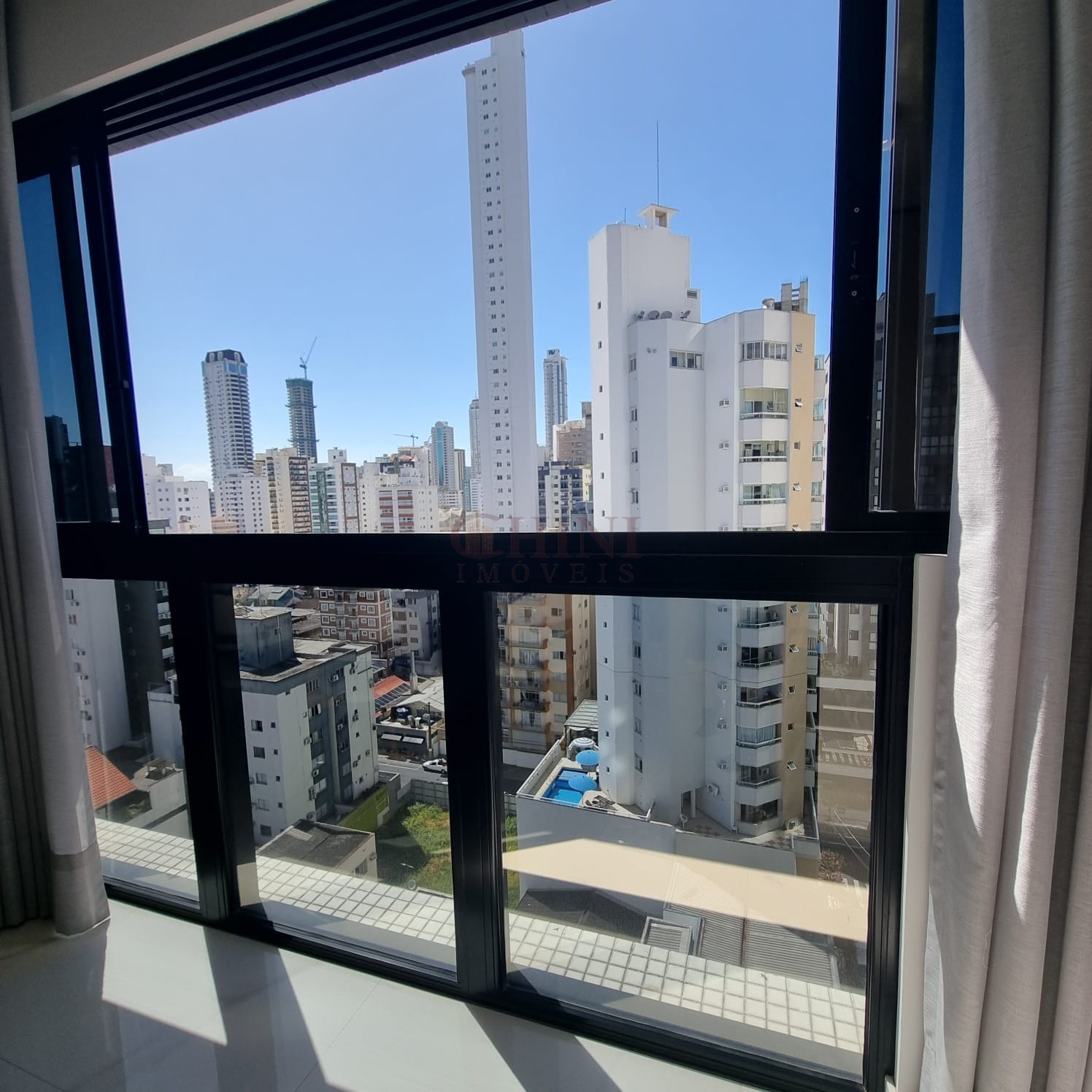 FINAMENTE MOBILIADO DECORADO 