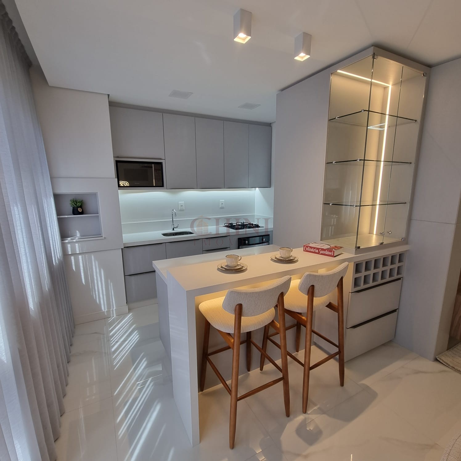 FINAMENTE MOBILIADO DECORADO 