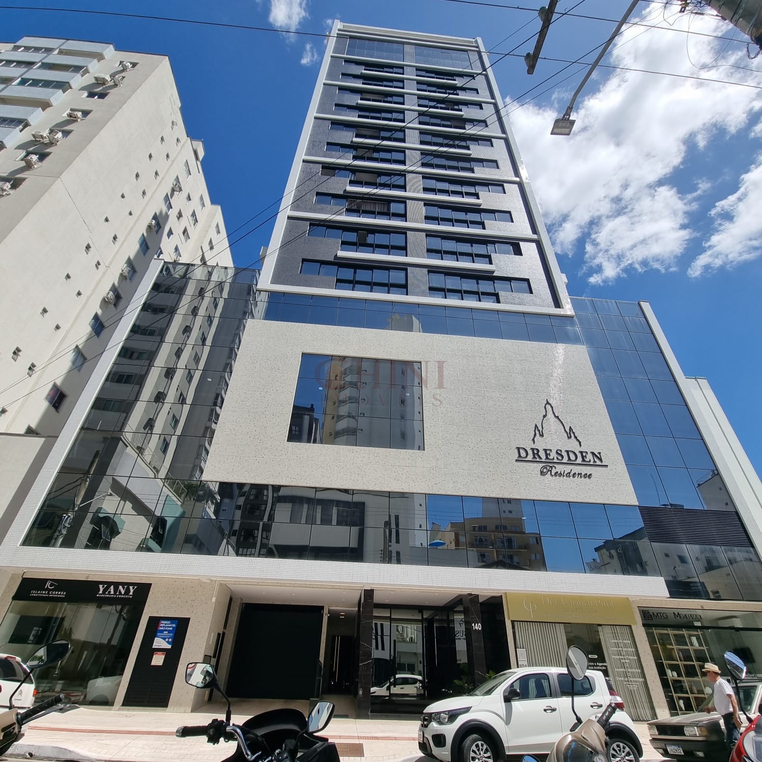 FINAMENTE MOBILIADO DECORADO 