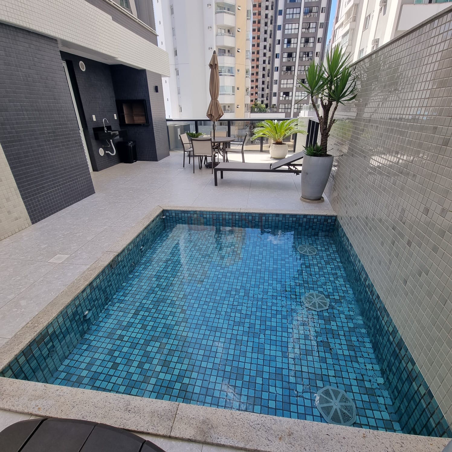 FINAMENTE MOBILIADO DECORADO 