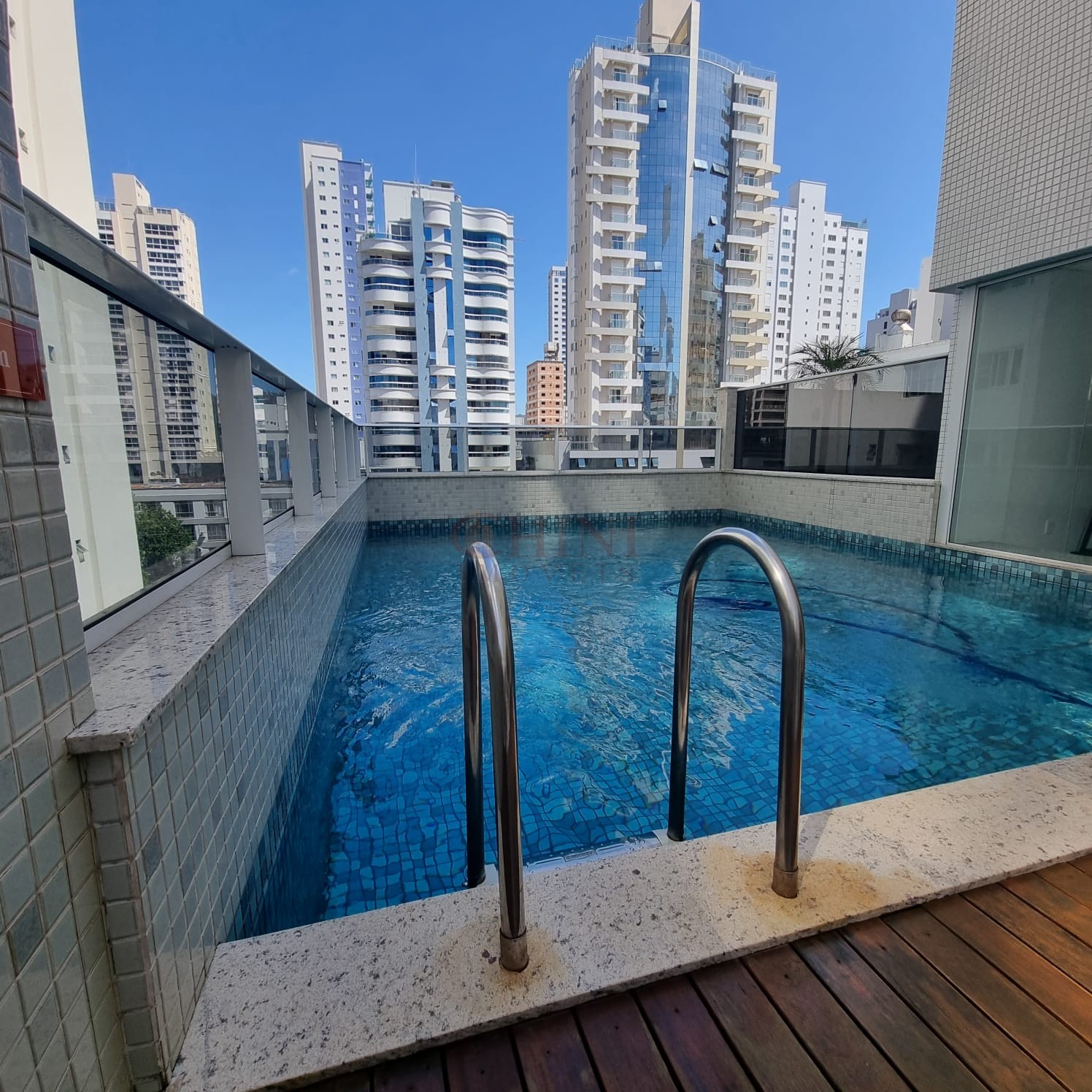 FINAMENTE MOBILIADO DECORADO 