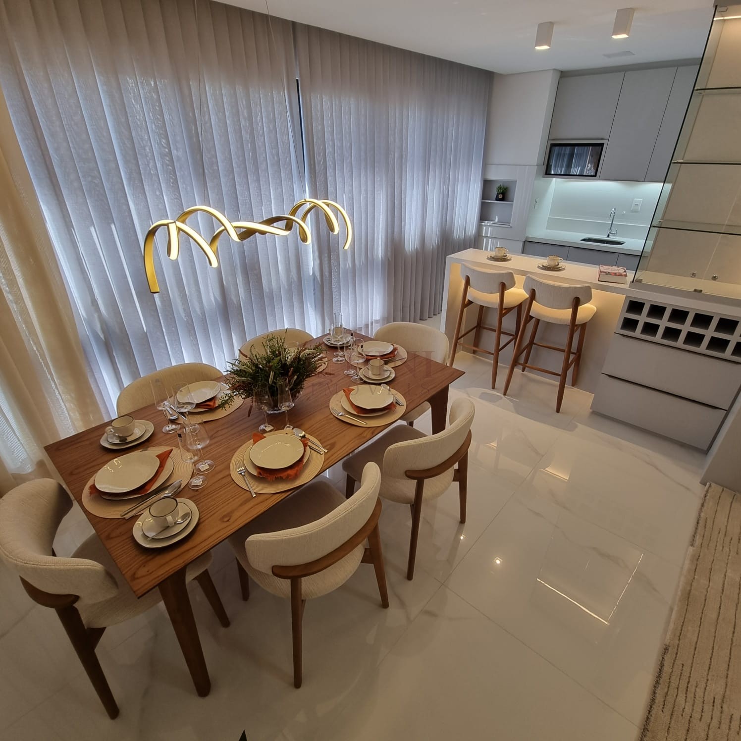 FINAMENTE MOBILIADO DECORADO 