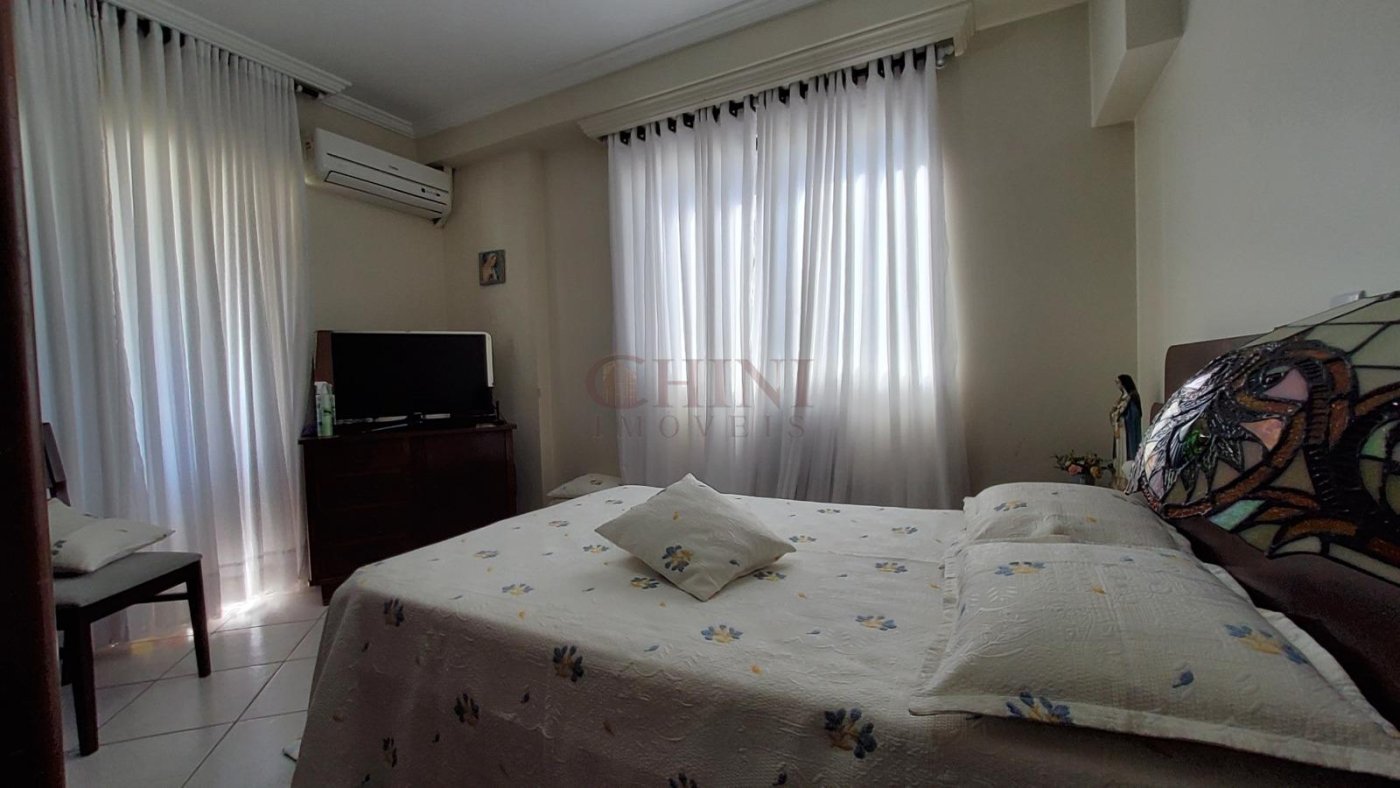 APARTAMENTO TRES DOMITORIOS NO CENTRO 