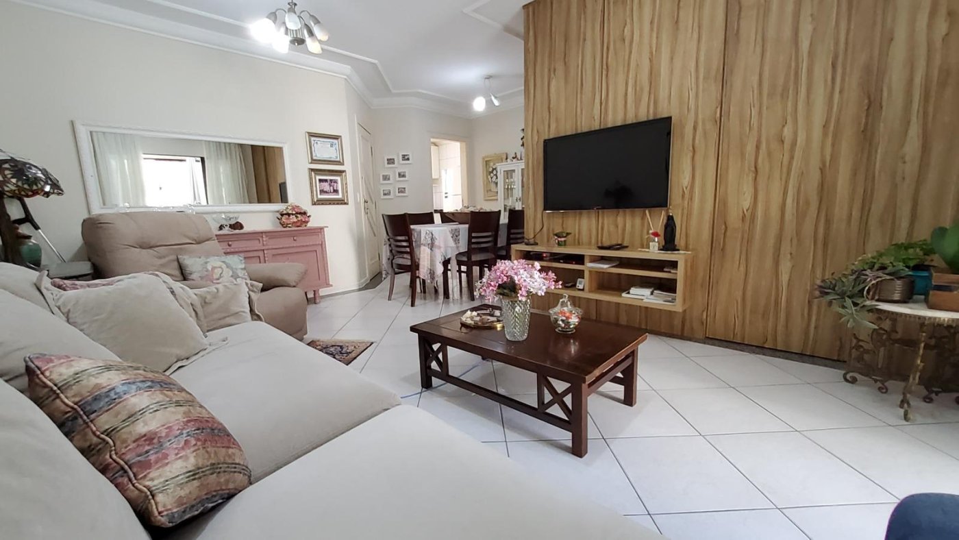 APARTAMENTO TRES DOMITORIOS NO CENTRO 