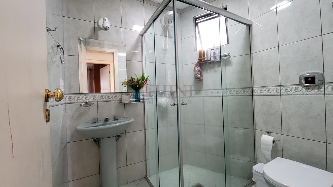 APARTAMENTO TRES DOMITORIOS NO CENTRO 