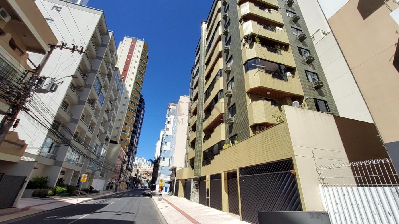 APARTAMENTO TRES DOMITORIOS NO CENTRO 