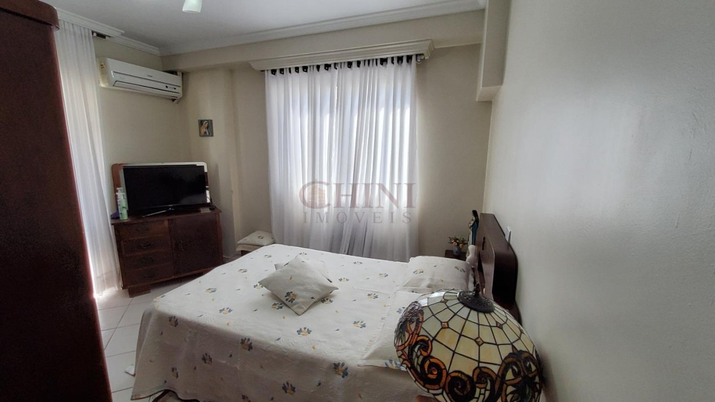 APARTAMENTO TRES DOMITORIOS NO CENTRO 