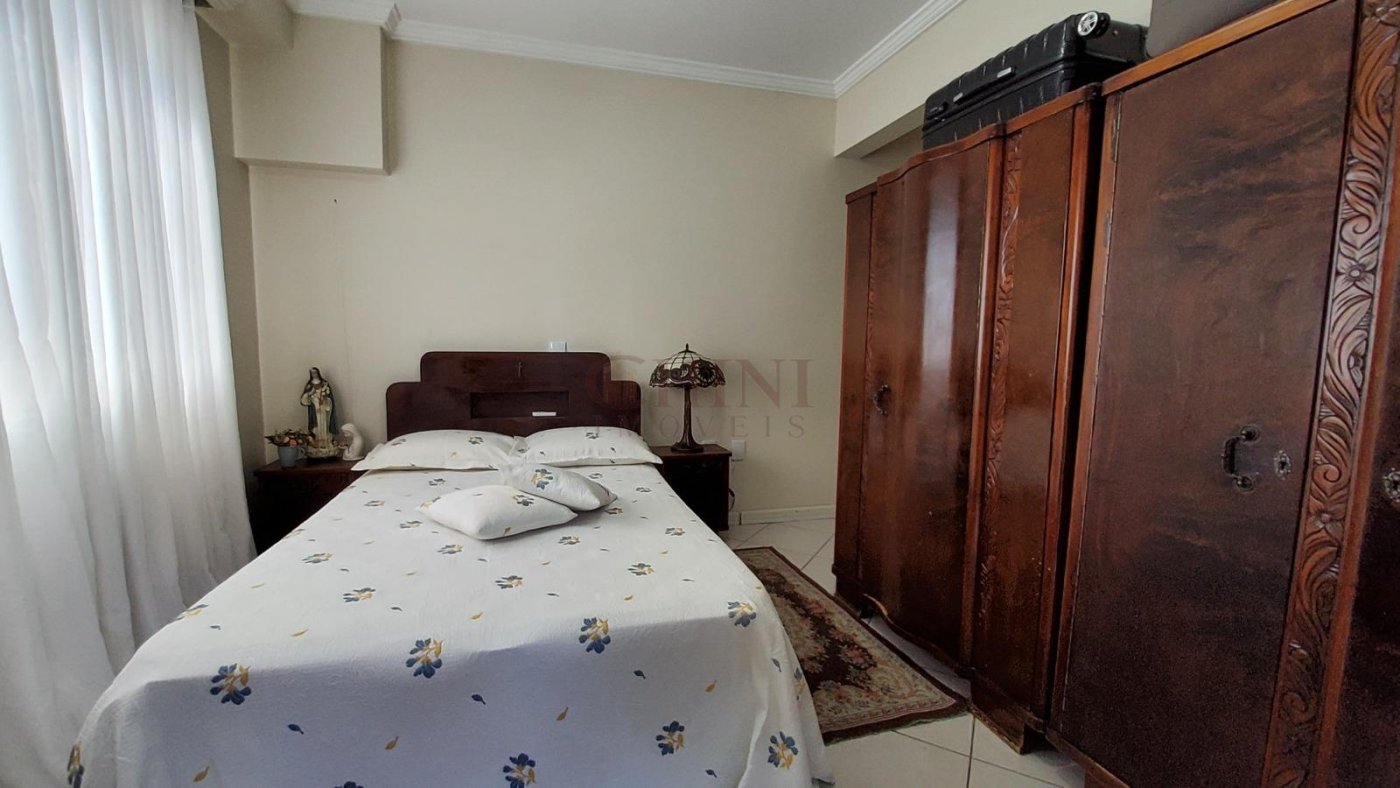 APARTAMENTO TRES DOMITORIOS NO CENTRO 