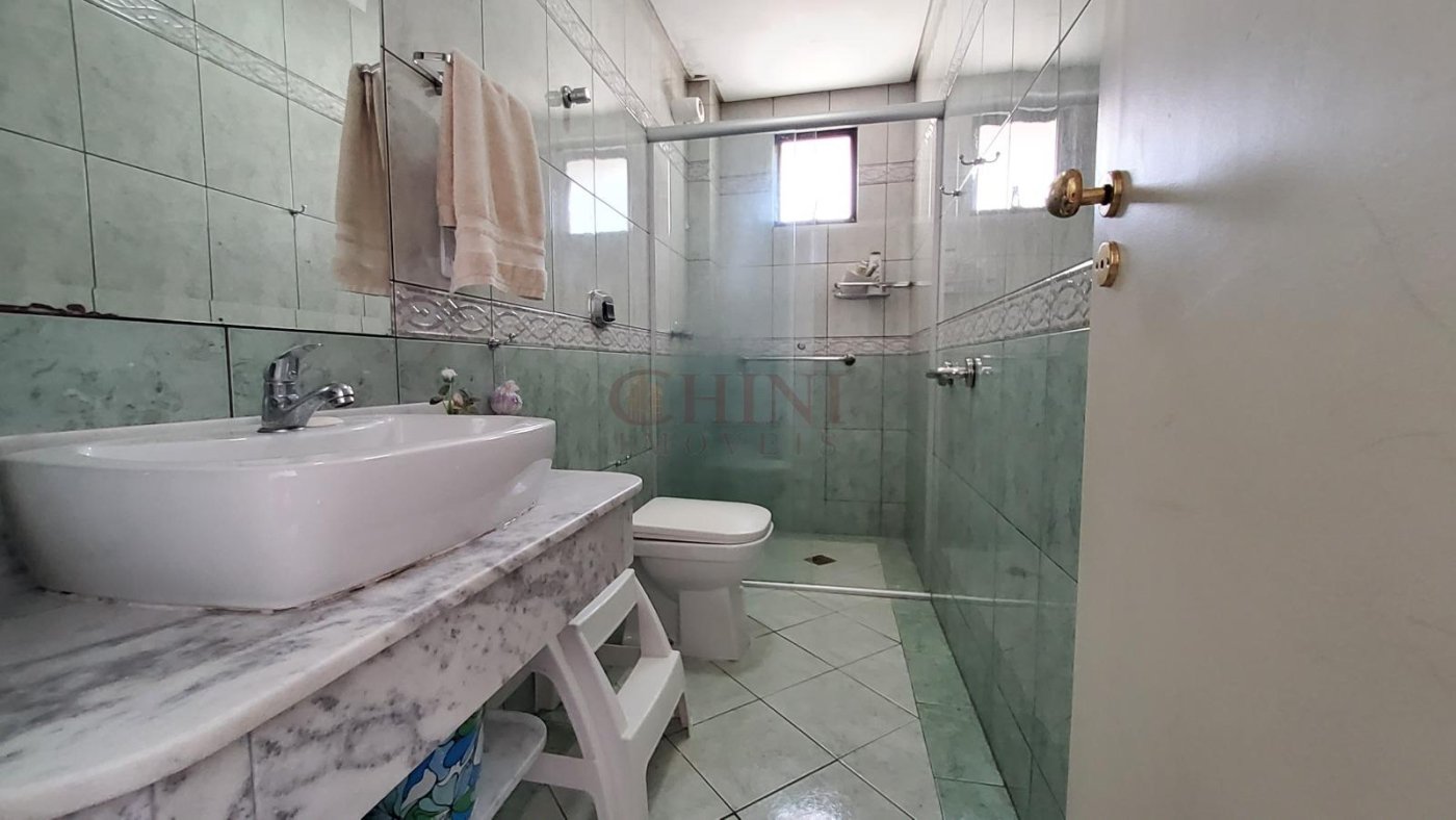APARTAMENTO TRES DOMITORIOS NO CENTRO 
