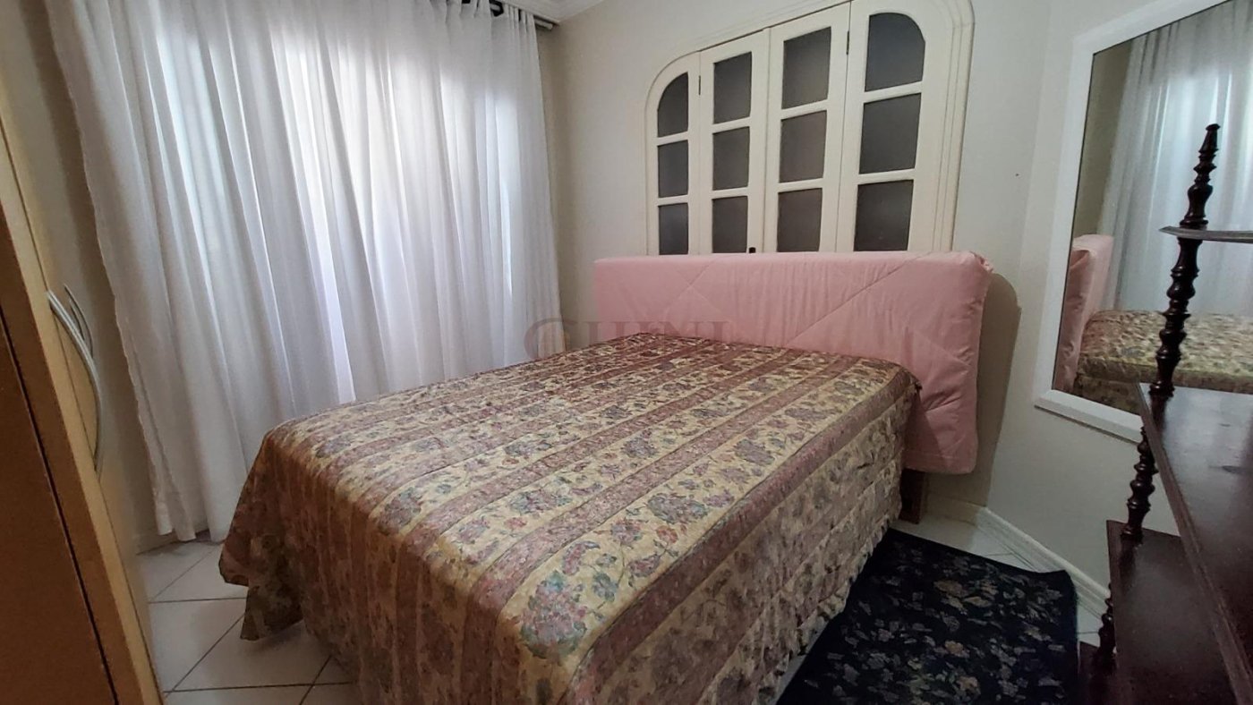 APARTAMENTO TRES DOMITORIOS NO CENTRO 