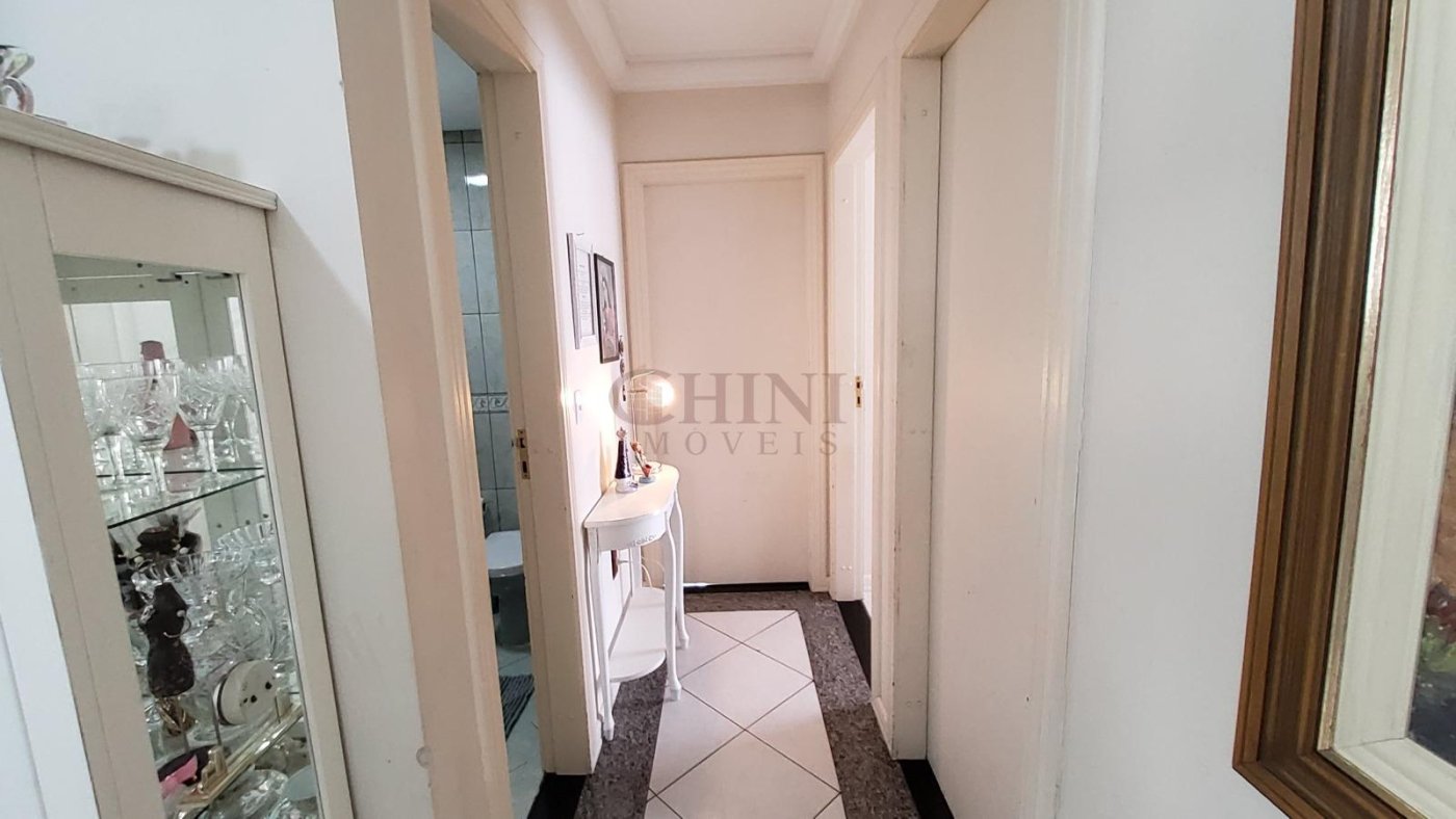 APARTAMENTO TRES DOMITORIOS NO CENTRO 