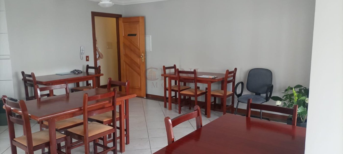 APARTAMENTO TRES DOMITORIOS NO CENTRO 