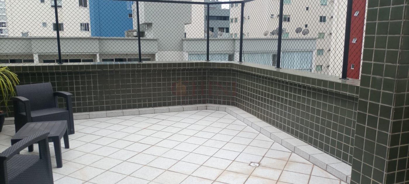APARTAMENTO TRES DOMITORIOS NO CENTRO 