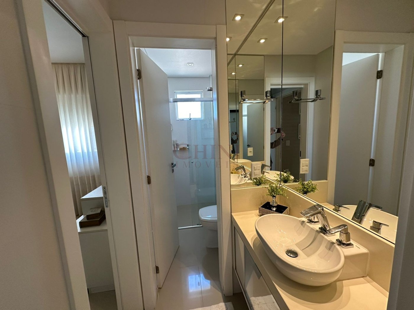 APARTAMENTO 01 SUITE + 02 DEMI SUITES 02 VAGAS PRIVATIVAS MOBILIADO