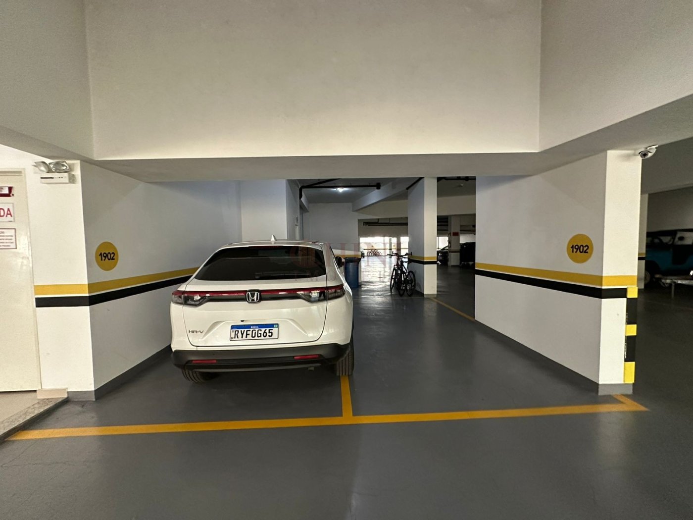 APARTAMENTO 01 SUITE + 02 DEMI SUITES 02 VAGAS PRIVATIVAS MOBILIADO