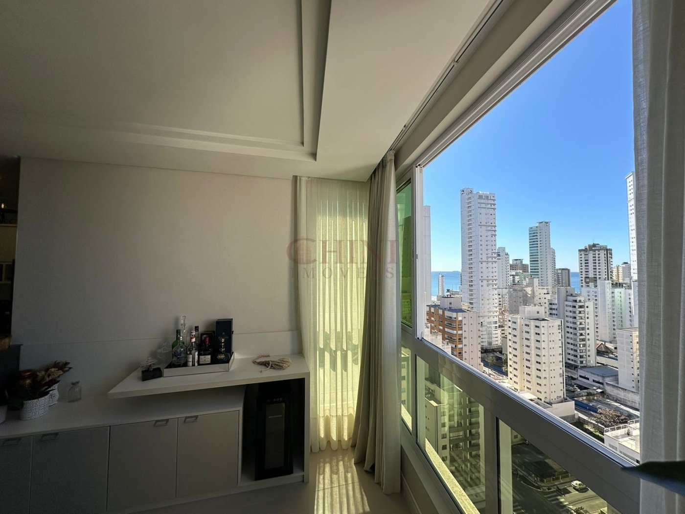 APARTAMENTO 01 SUITE + 02 DEMI SUITES 02 VAGAS PRIVATIVAS MOBILIADO